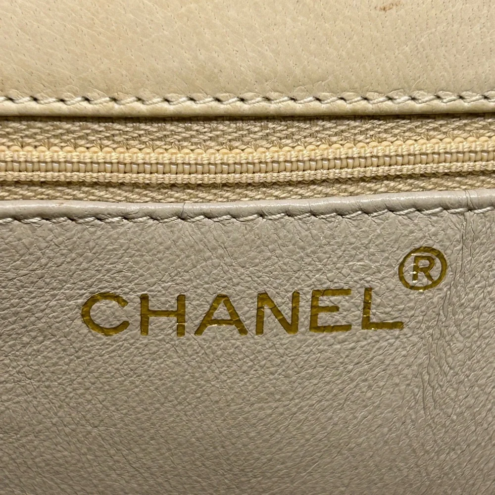 CHANEL Vintage Diamond Quilted Lambskin Pearl Gold Chain Shoulder Bag Small